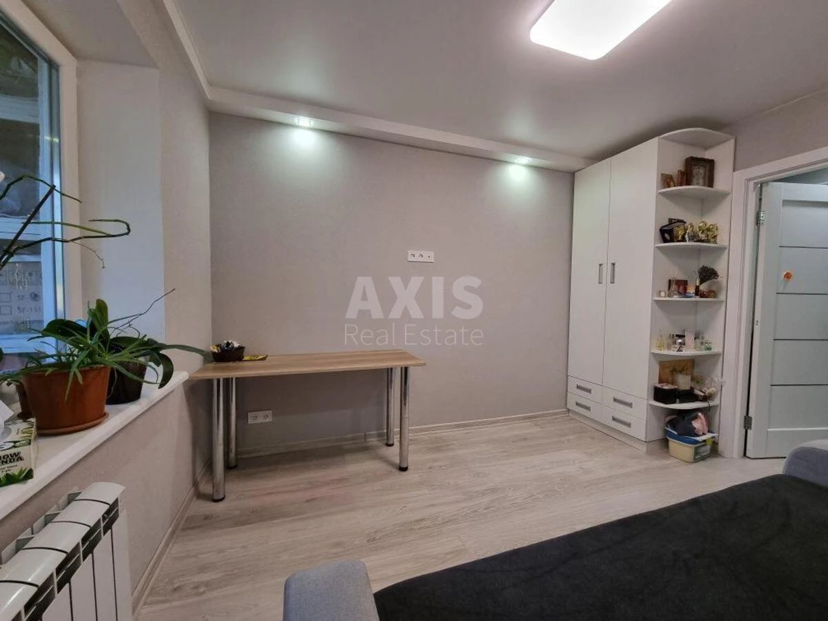 4k apartment vul. Ronalda Reyhana 206847418