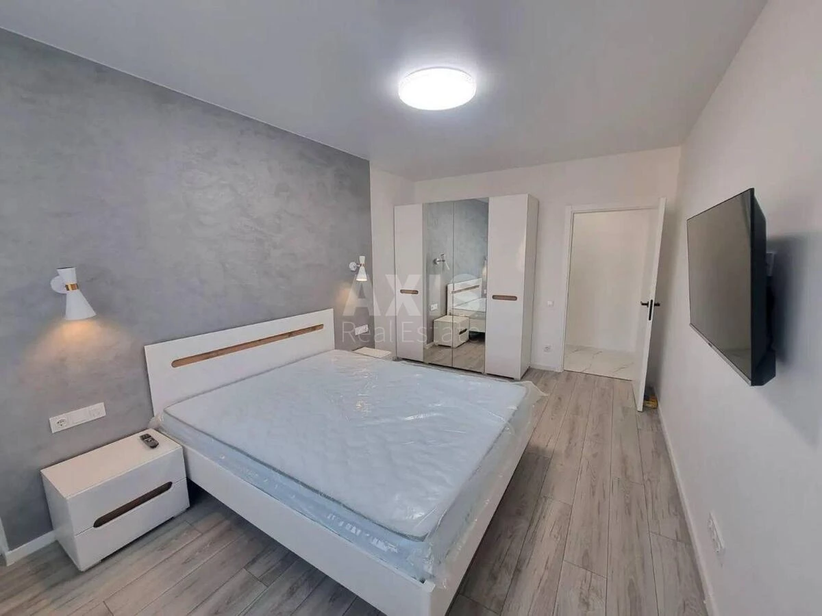 1k apartment pr-t Berestejskij 11692821