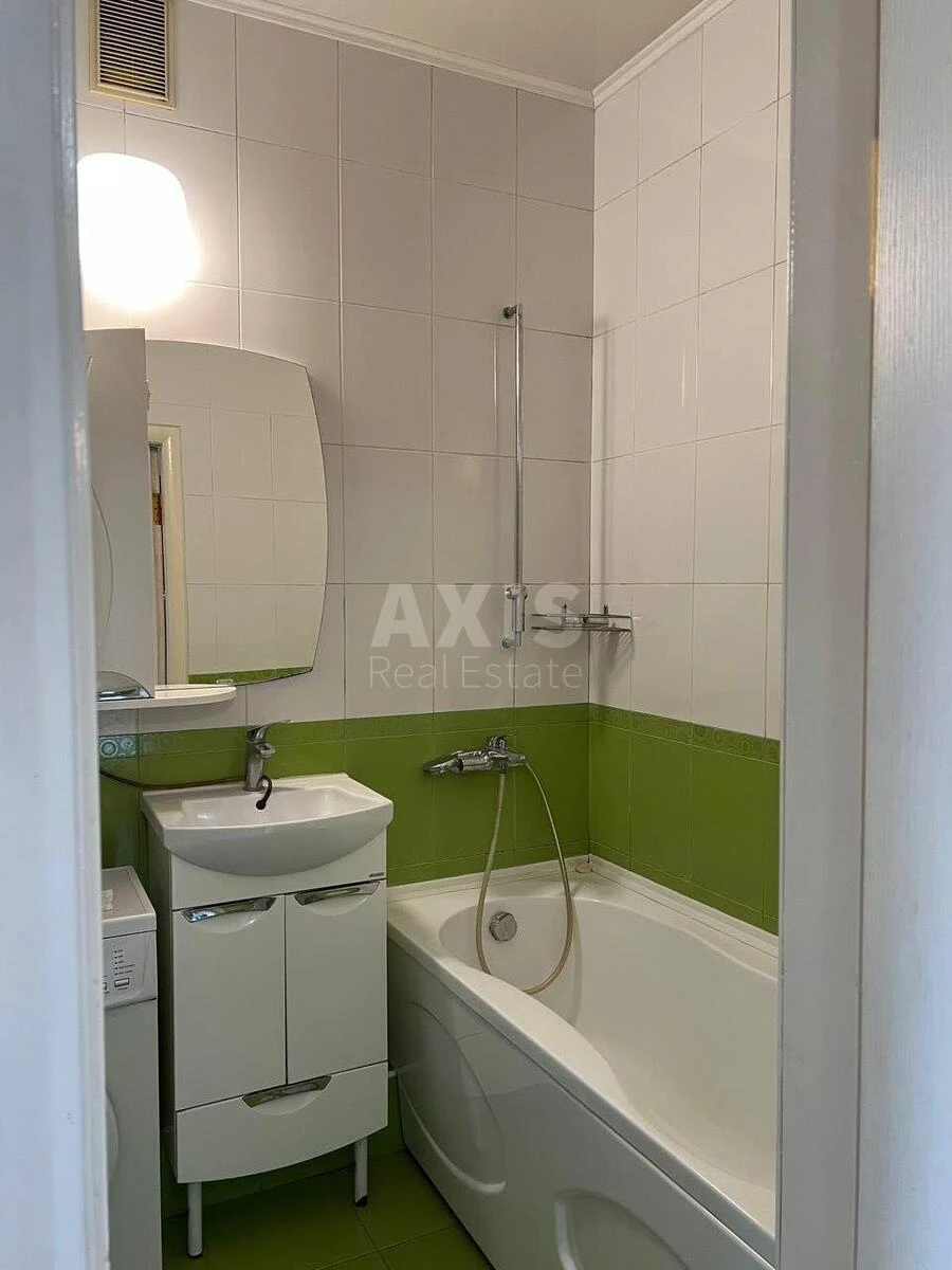 1k apartment prov. Lavrs'kyj 4712504