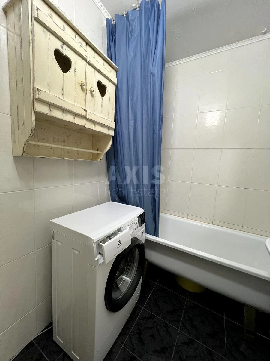 2к квартира ул. Ахматовой Анны 16В689945
