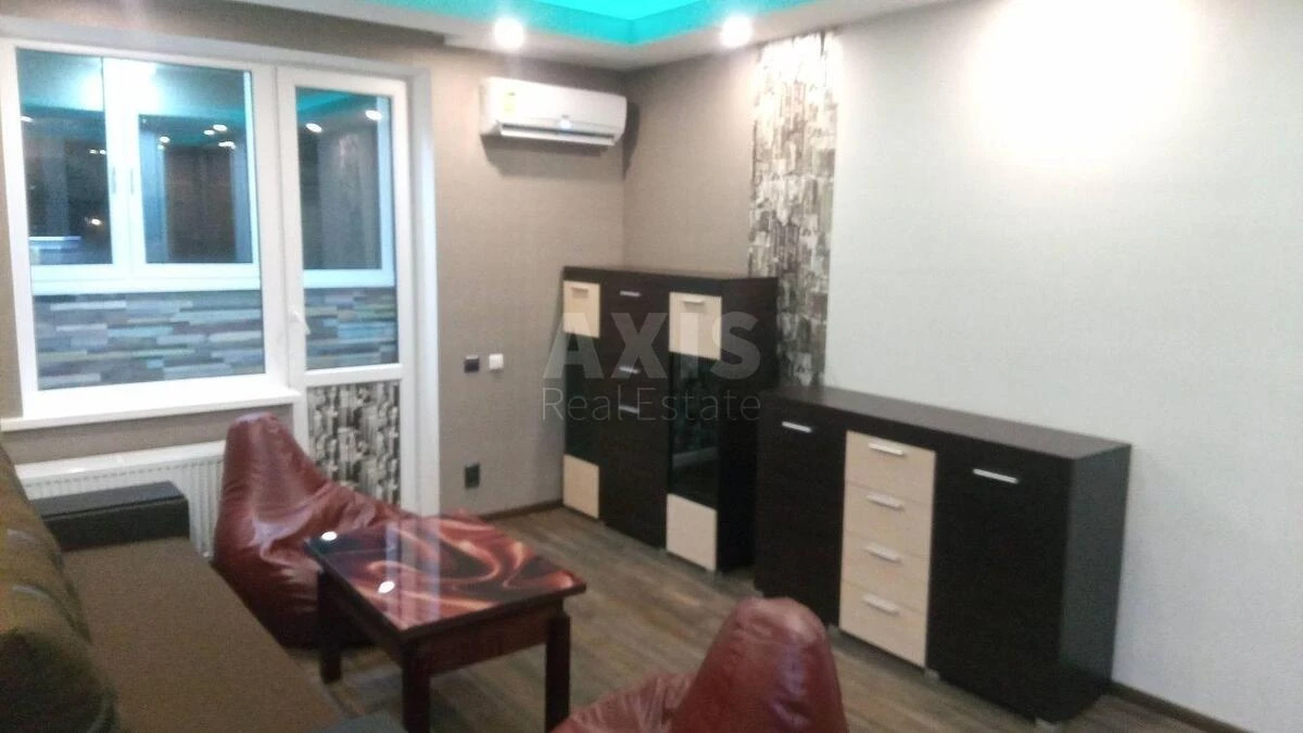1k apartment vul. L'vivs'ka 15695401