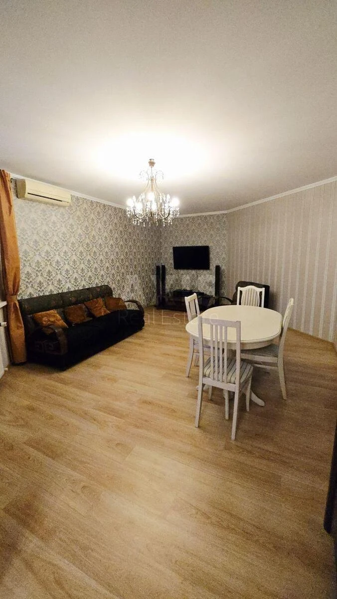 4k apartment vul. Pochajnyns'ka 25/49640210