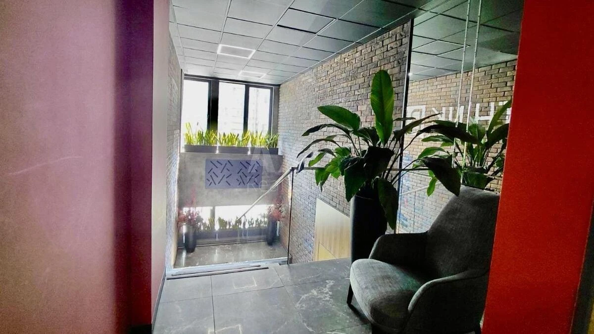Office vul. Lypkivs'kogo Vasylja Mytropolyta 45, 55m26941711