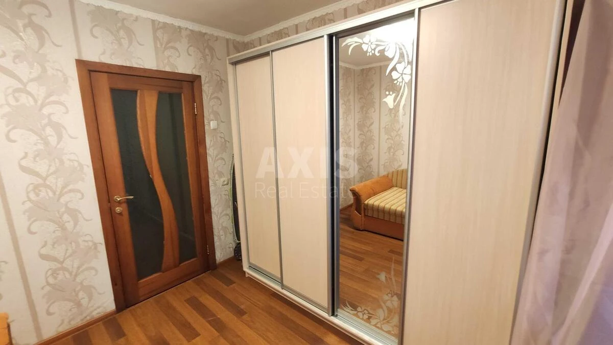 3k apartment vul. Pryluzhna 147000617