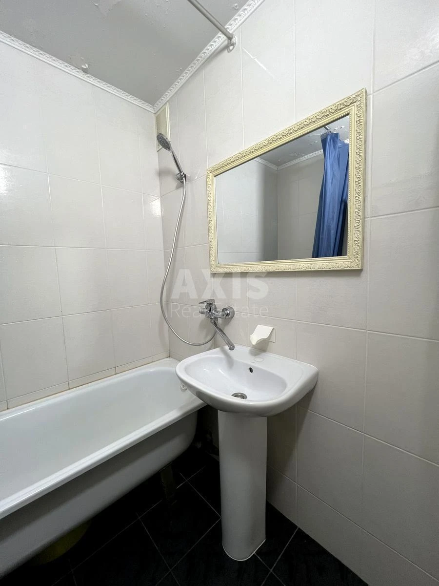 2к квартира ул. Ахматовой Анны 16В689943