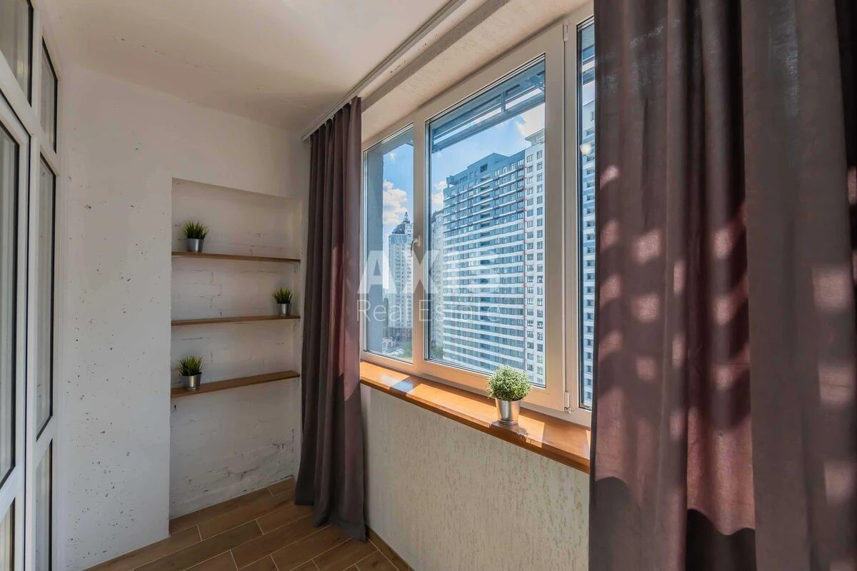 1k apartment vul. Sverstjuka Jevgena six D708438
