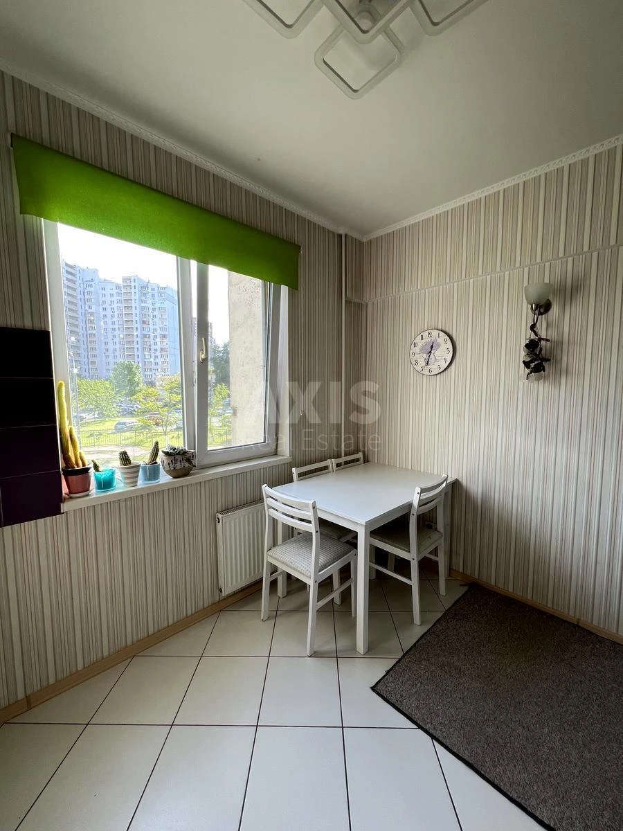 2к квартира ул. Ахматовой Анны 16В689947