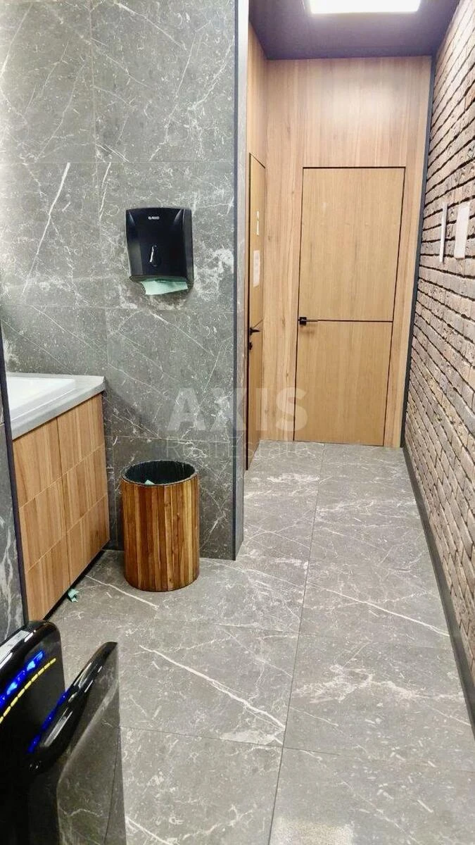 Office vul. Lypkivs'kogo Vasylja Mytropolyta 45, 55m26941721