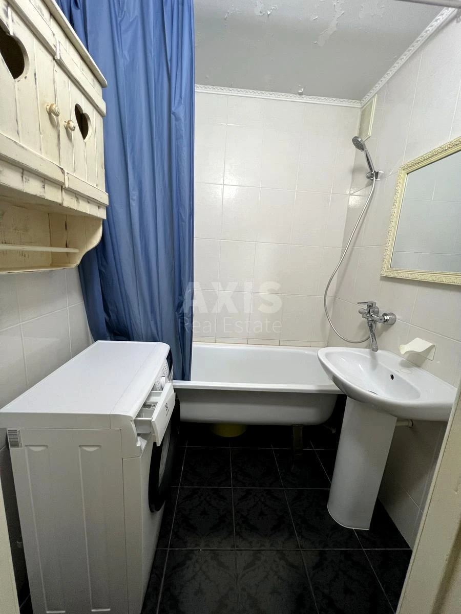 2к квартира ул. Ахматовой Анны 16В689949
