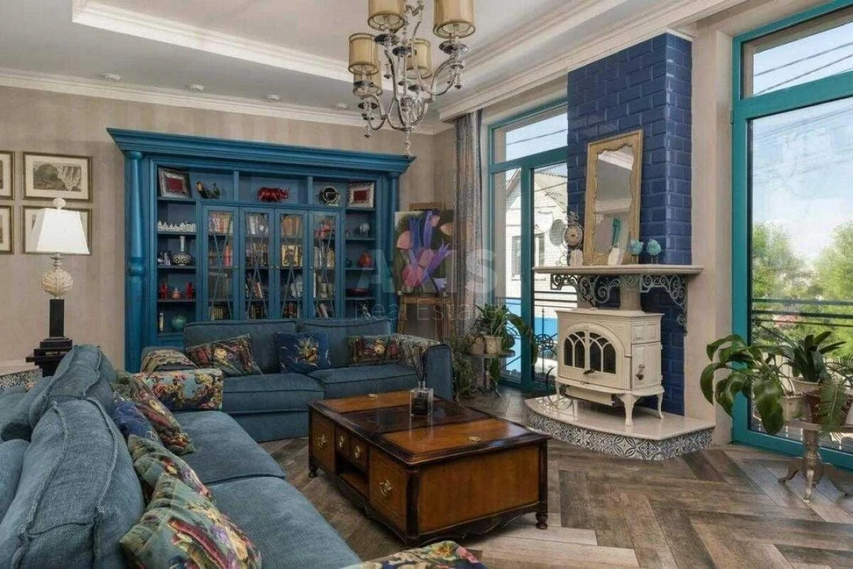 Дoм ул. Локомативная, 340м2, город Киев640221