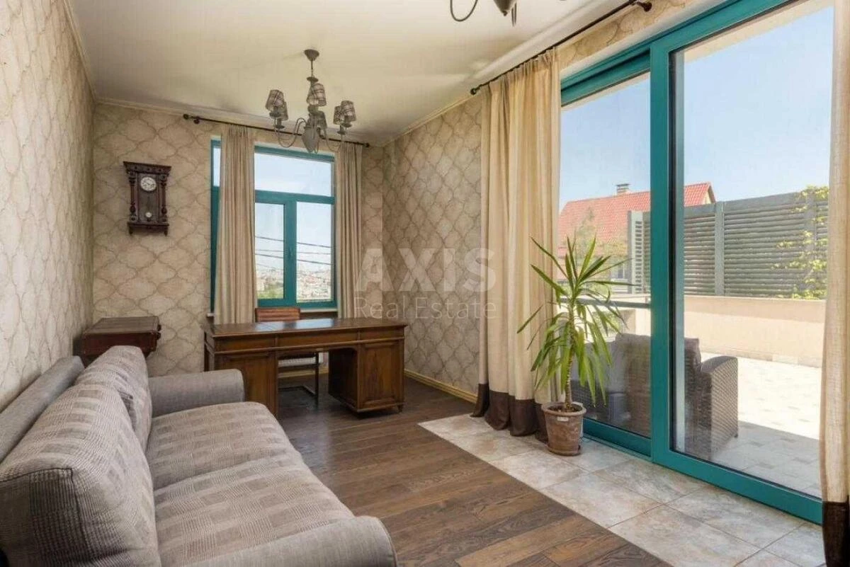 Дoм ул. Локомативная, 340м2, город Киев640223
