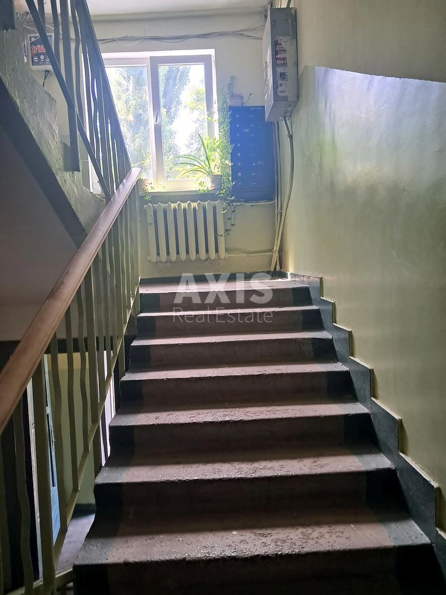 1k apartment vul. Mriyi 17B701646
