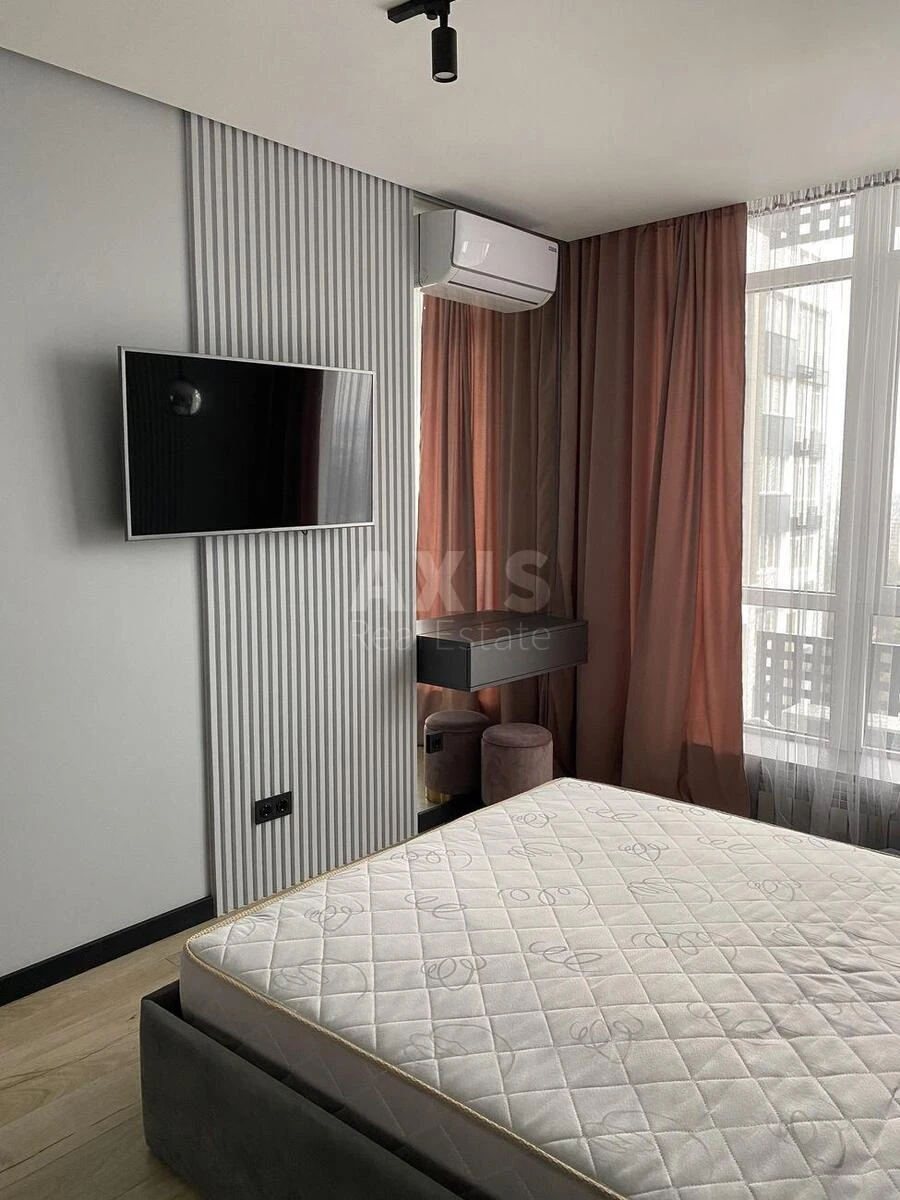 1k apartment vul. L'vivs'ka 15696125