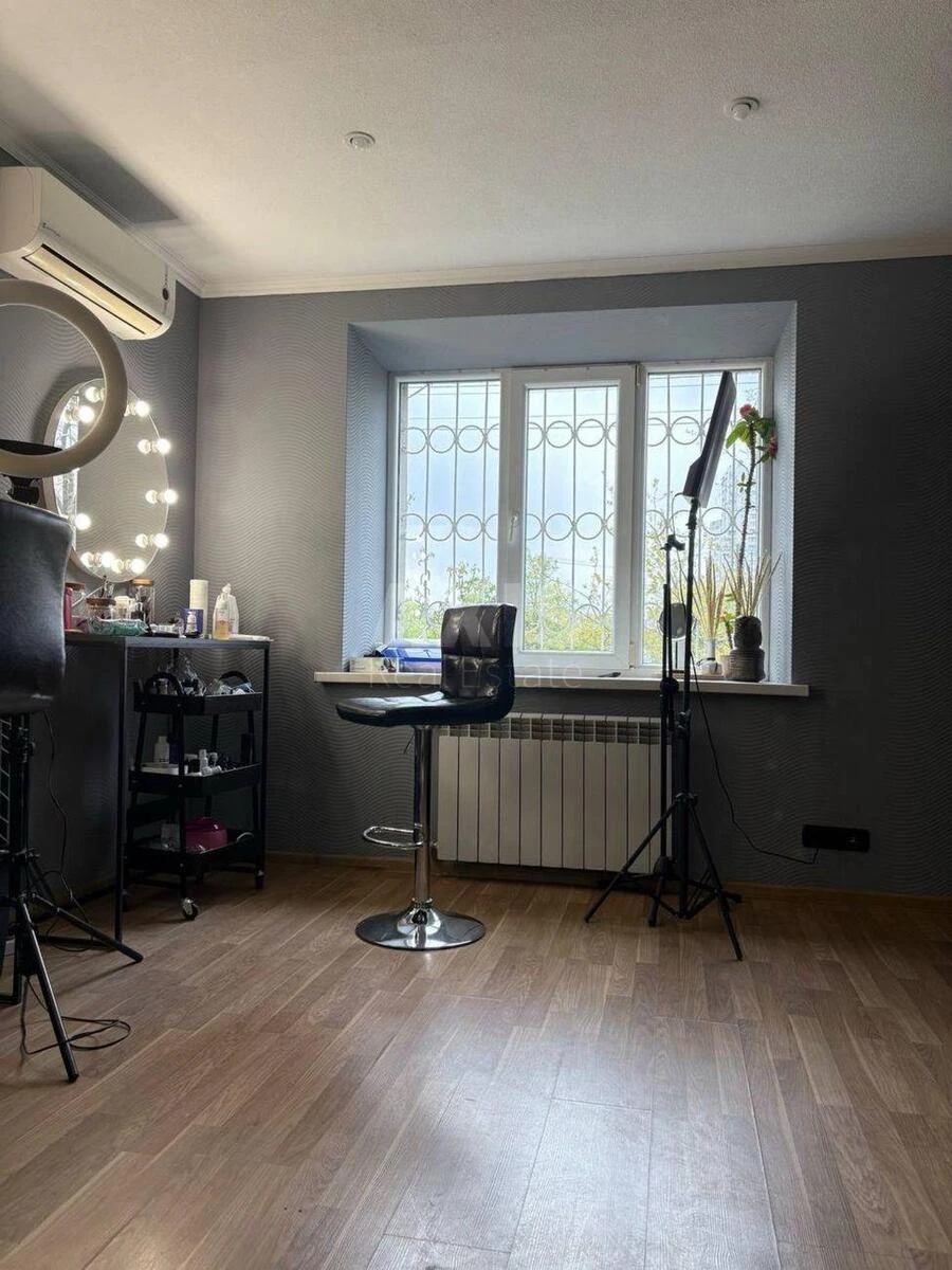 Office vul. Dragomanova 31, 42m2700041
