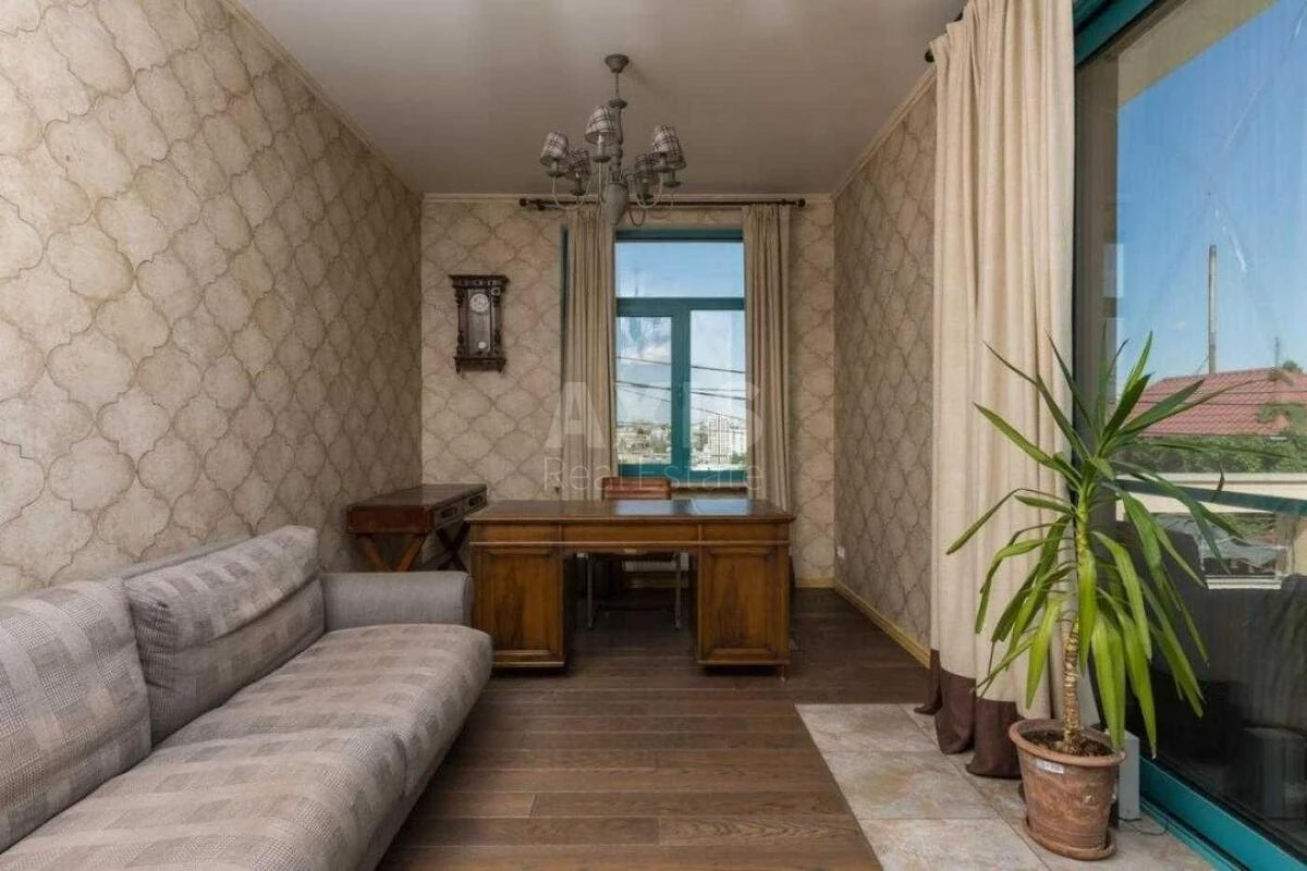 Дoм ул. Локомативная, 340м2, город Киев6402214