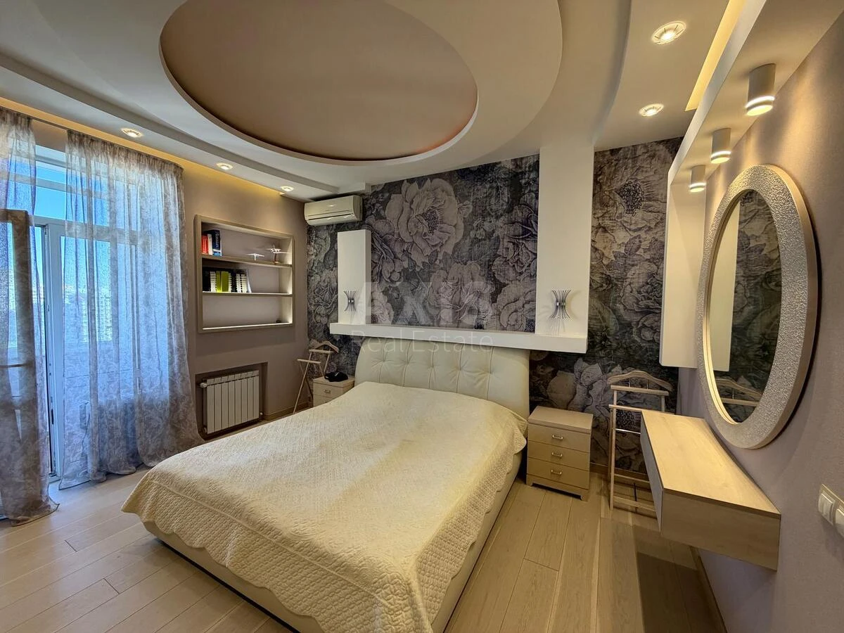 3k apartment vul. Urlivs'ka 4А7032316