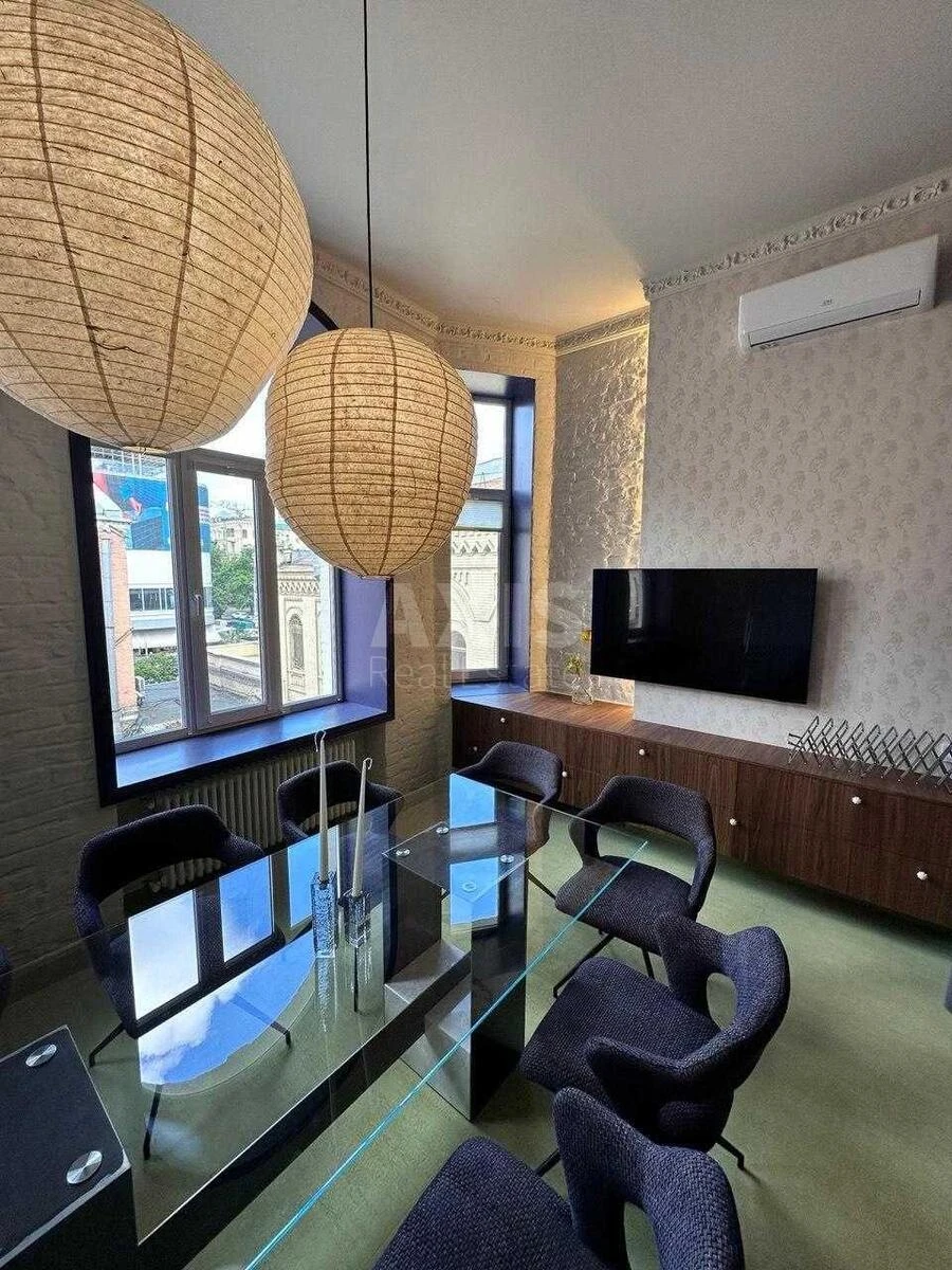 Office vul. Rustaveli Shota 15Б, 135m26895819
