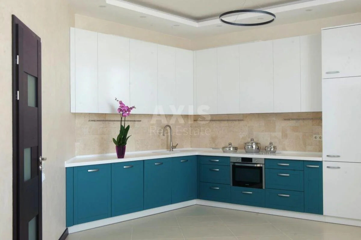 1k apartment vul. Jevgena Konoval'cja 44А