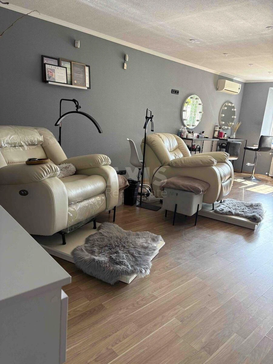 Офис ул. Драгоманова 31, 42м2700046