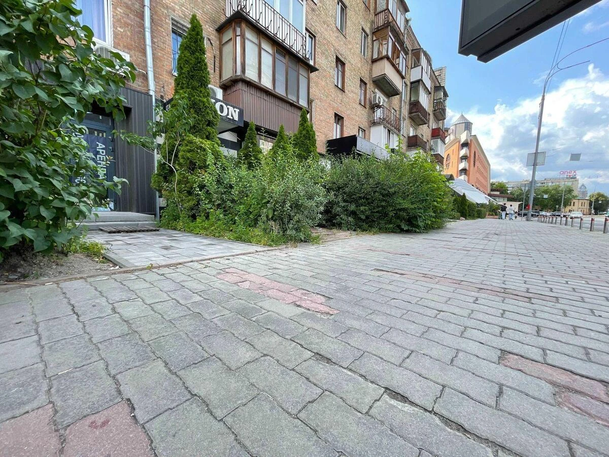 Объект торговли бул. Леси Украинки 30, 45м2712102