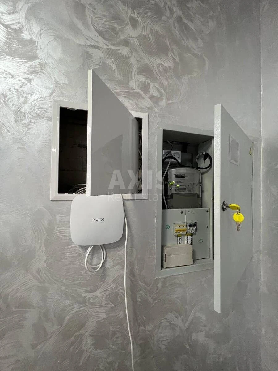 Office vul. Jevgena Konoval'cja 36Д, 60m2710366