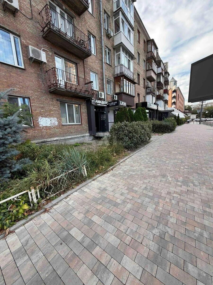 Объект торговли бул. Леси Украинки 30, 45м2712105