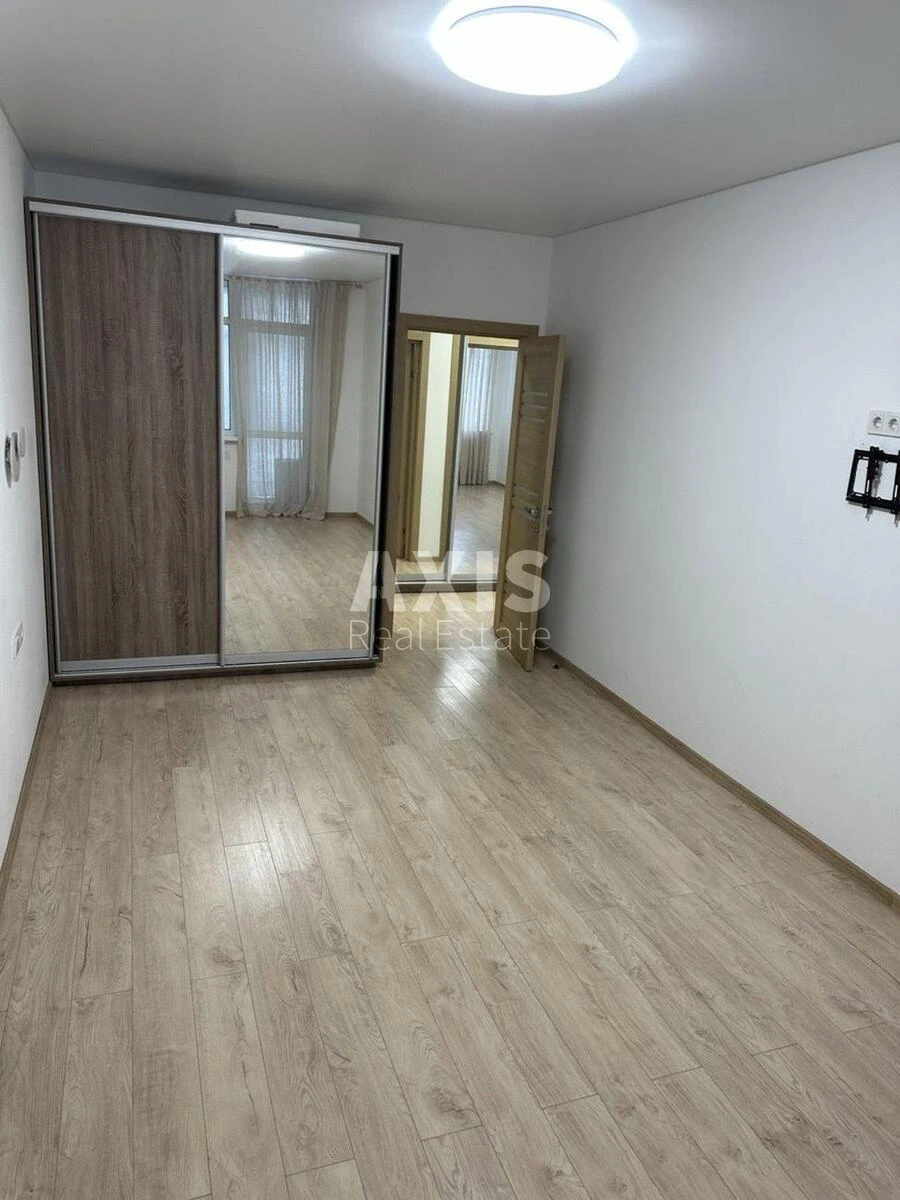 2k apartment vul. Oleksandra Olesja 6B677695