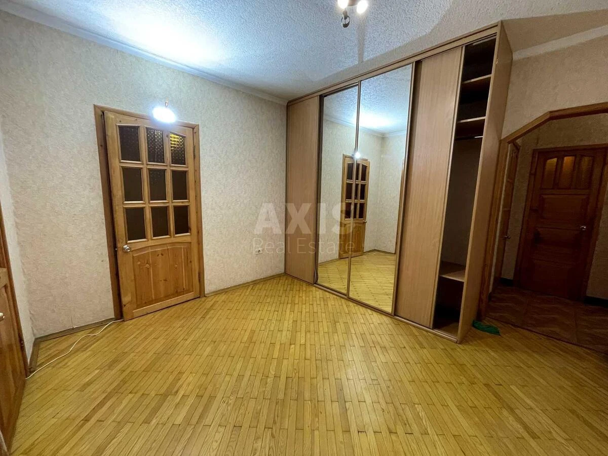 3k apartment vul. Sribnokil's'ka 16708012