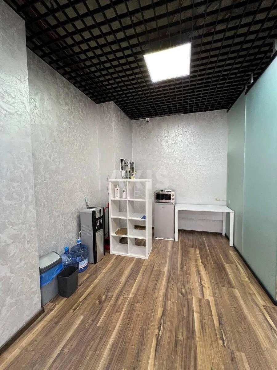Office vul. Jevgena Konoval'cja 36Д, 60m2710362