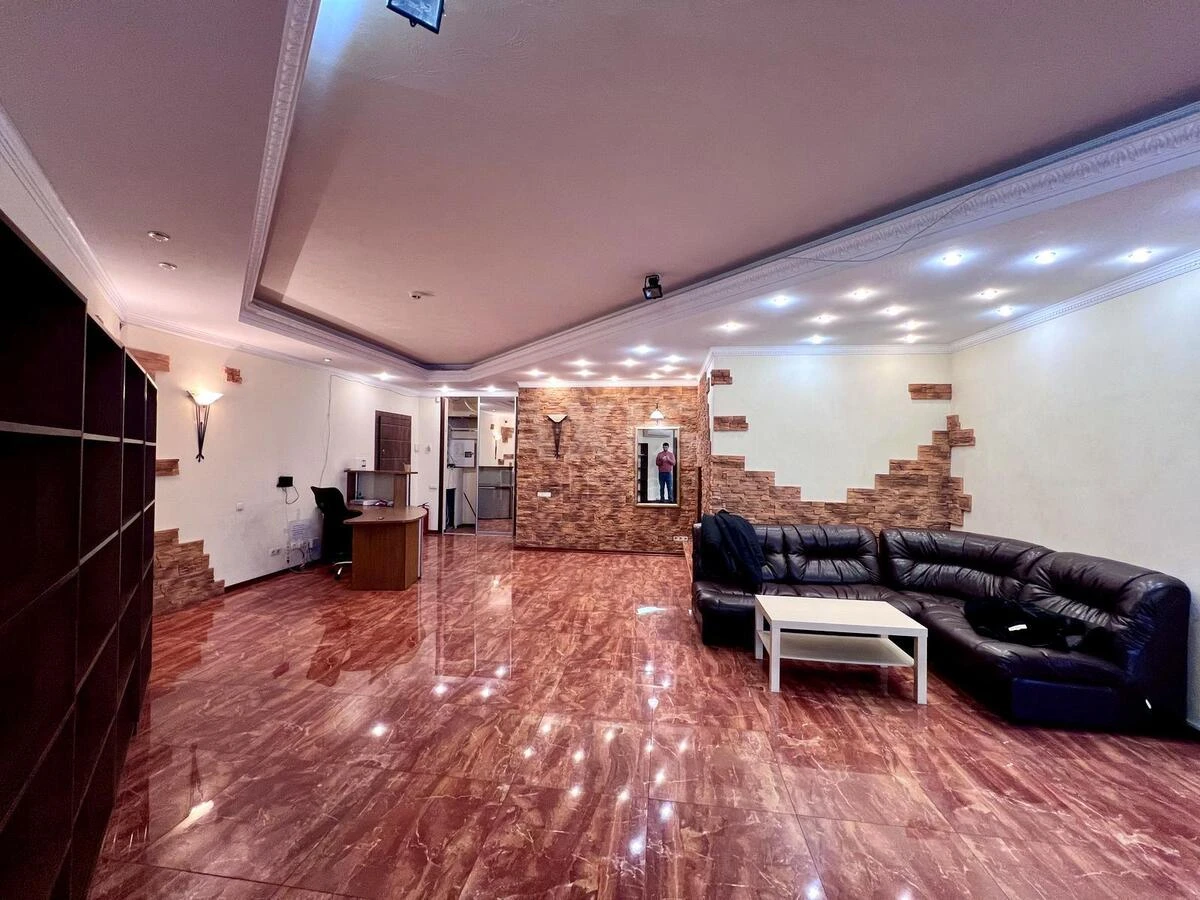 Office vul. Velyka Vasyl'kivs'ka 72, 194m2692597