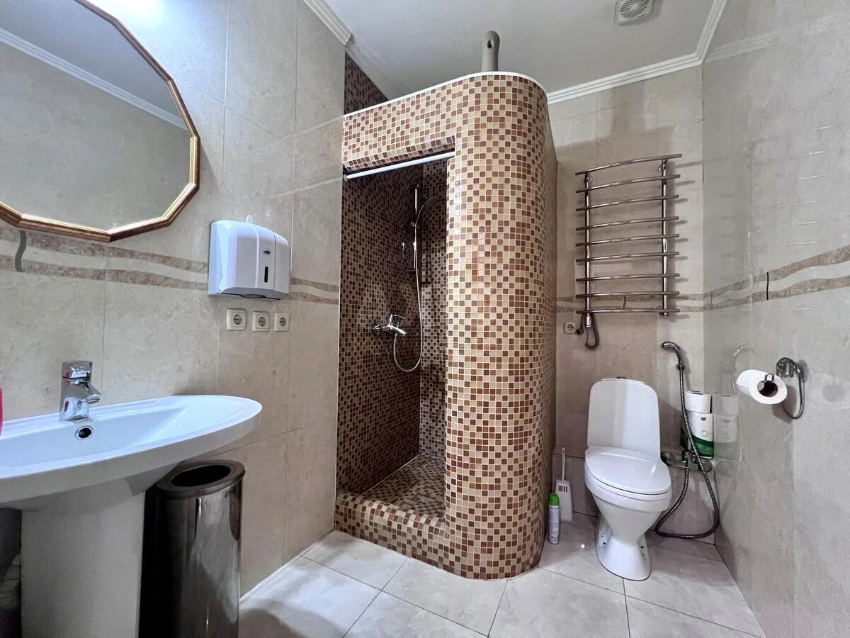 Office vul. Velyka Vasyl'kivs'ka 72, 194m26925912