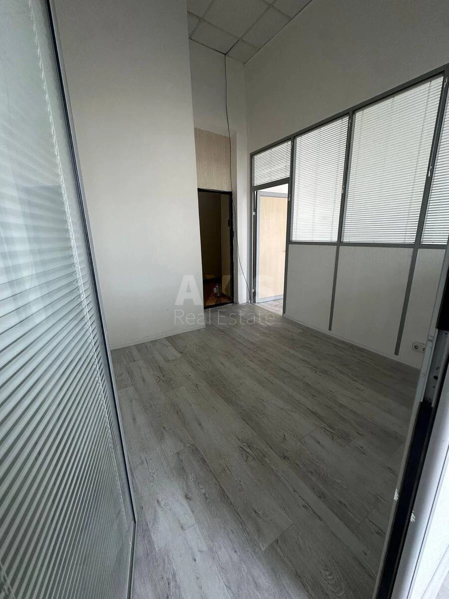 Office vul. Velyka Vasyl'kivs'ka 65, 39m271025