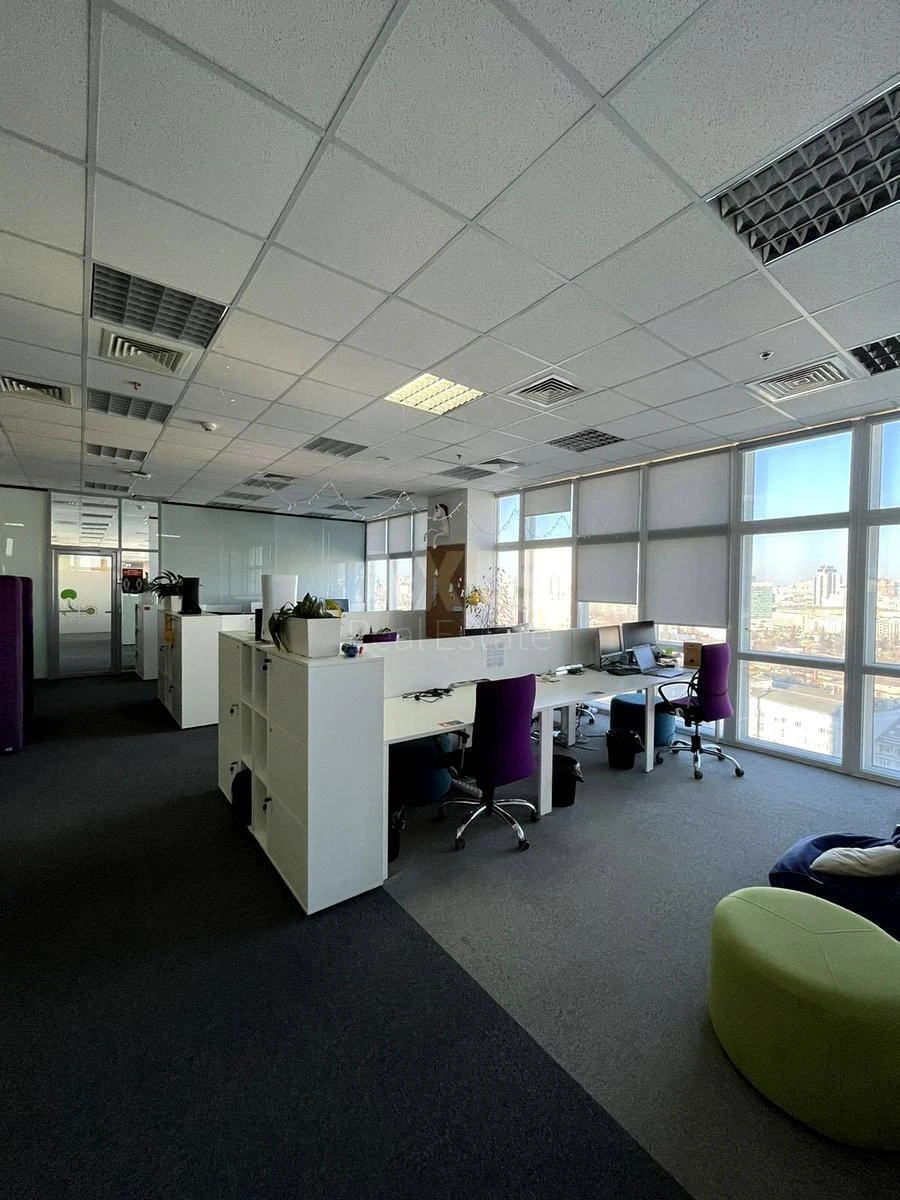 Office vul. Amosova Mykoly 12, 915m2692443