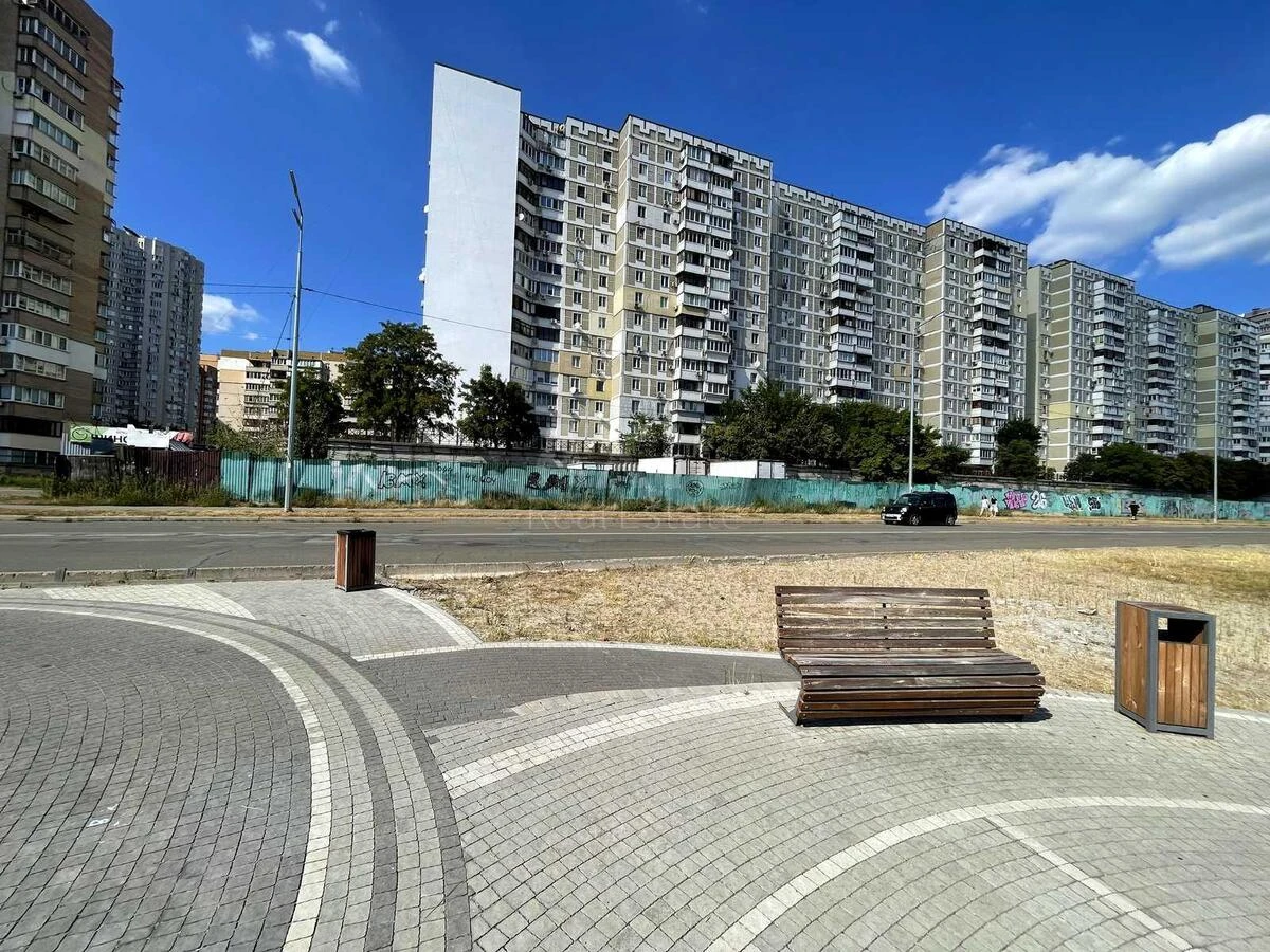 3k apartment vul. Sribnokil's'ka 167080120