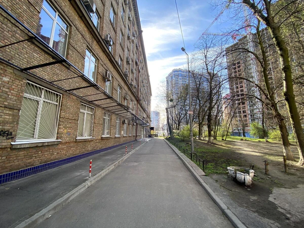 Office vul. Jevgena Konoval'cja 31, 1074m2703685
