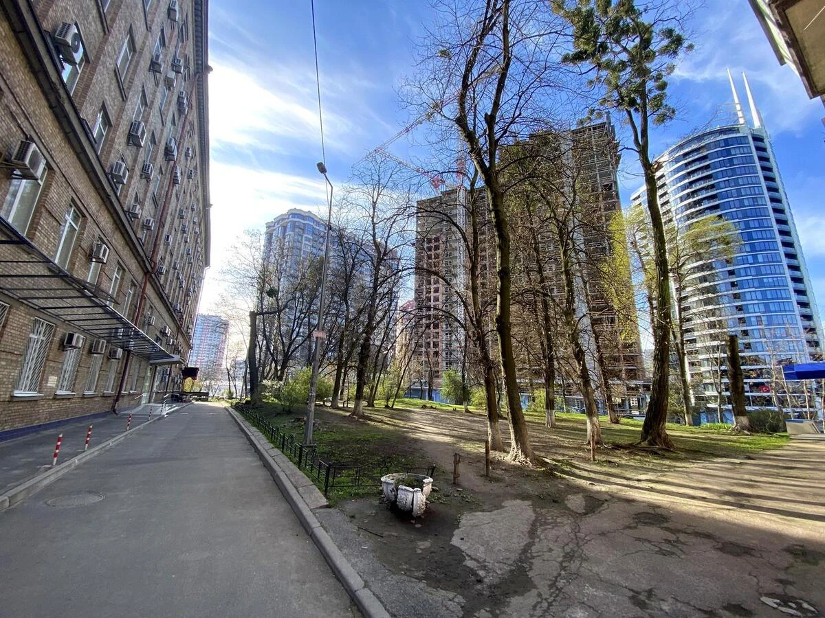 Office vul. Jevgena Konoval'cja 31, 1074m2703686