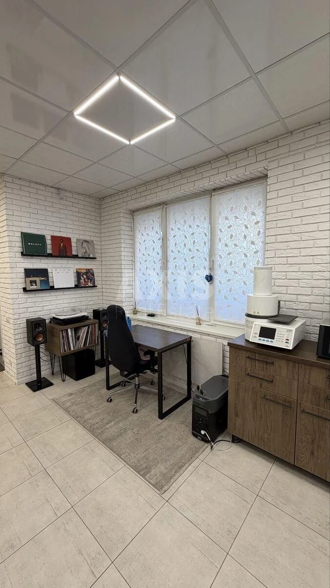Office vul. Krushel'nyc'koi' Solomii' 13, 60m27062318