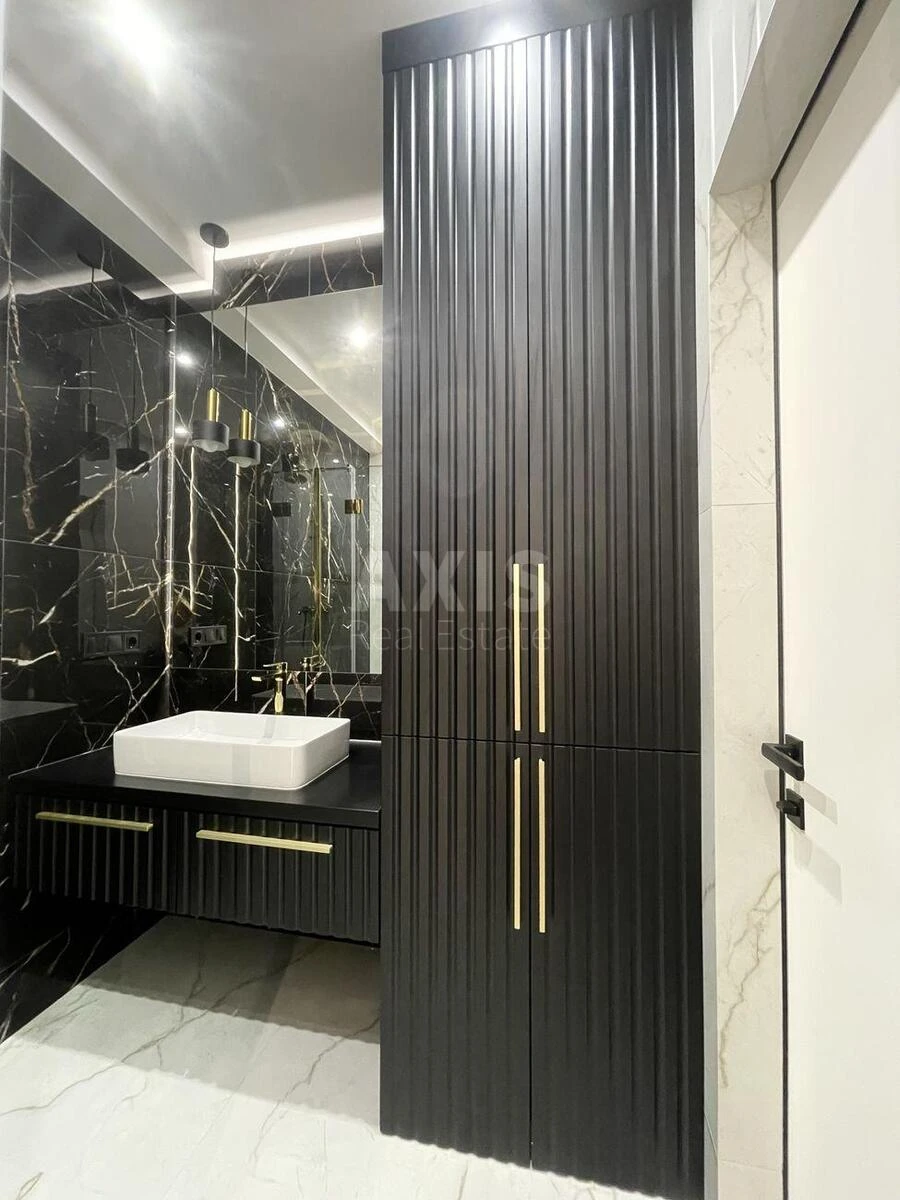 1k apartment vul. Myhajla Maksymovycha 28Є690705