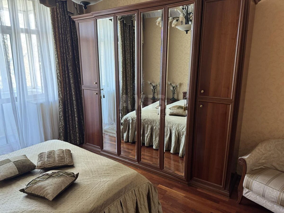 3k apartment vul. Pochajnyns'ka 237009813