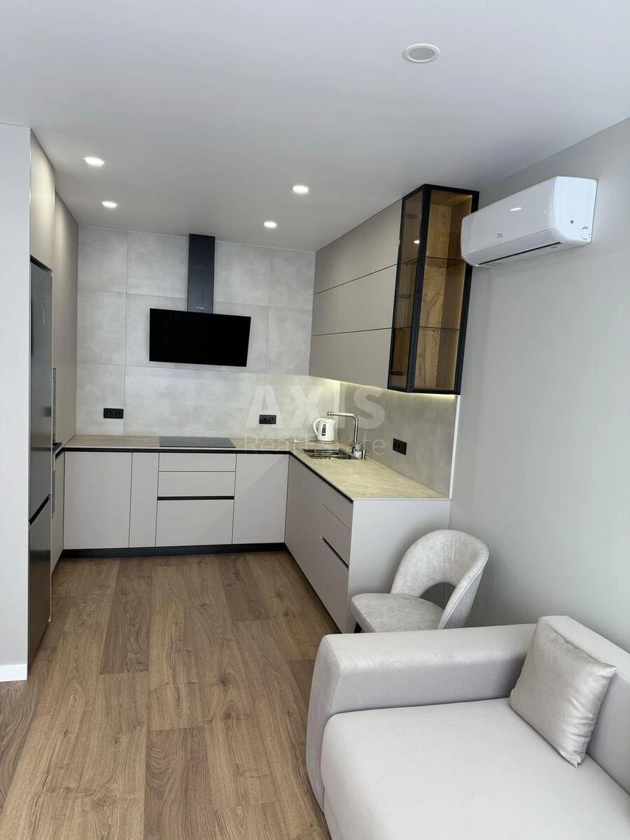 2k apartment pr-t Berestejskij 6771318