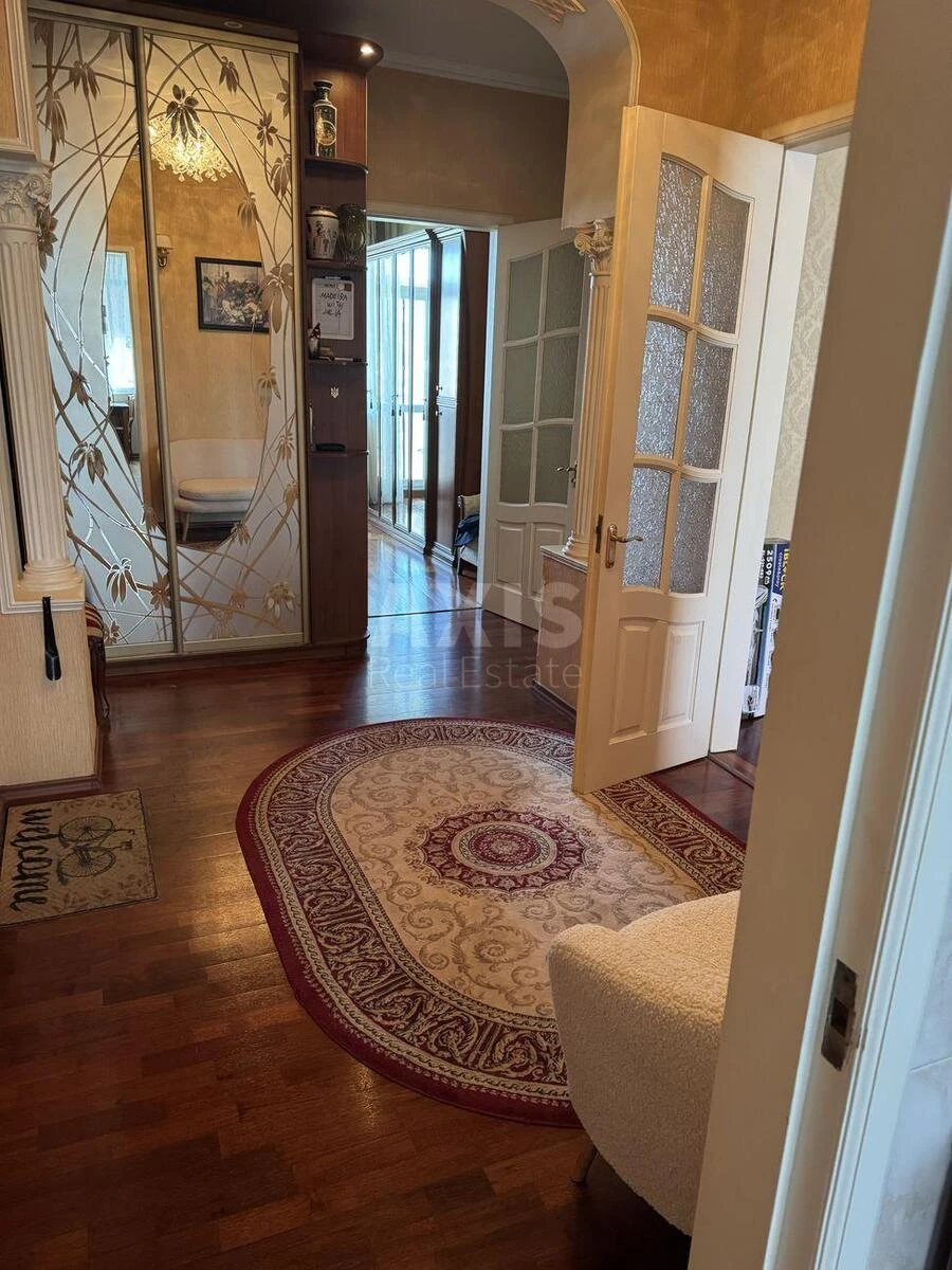 3k apartment vul. Pochajnyns'ka 237009820