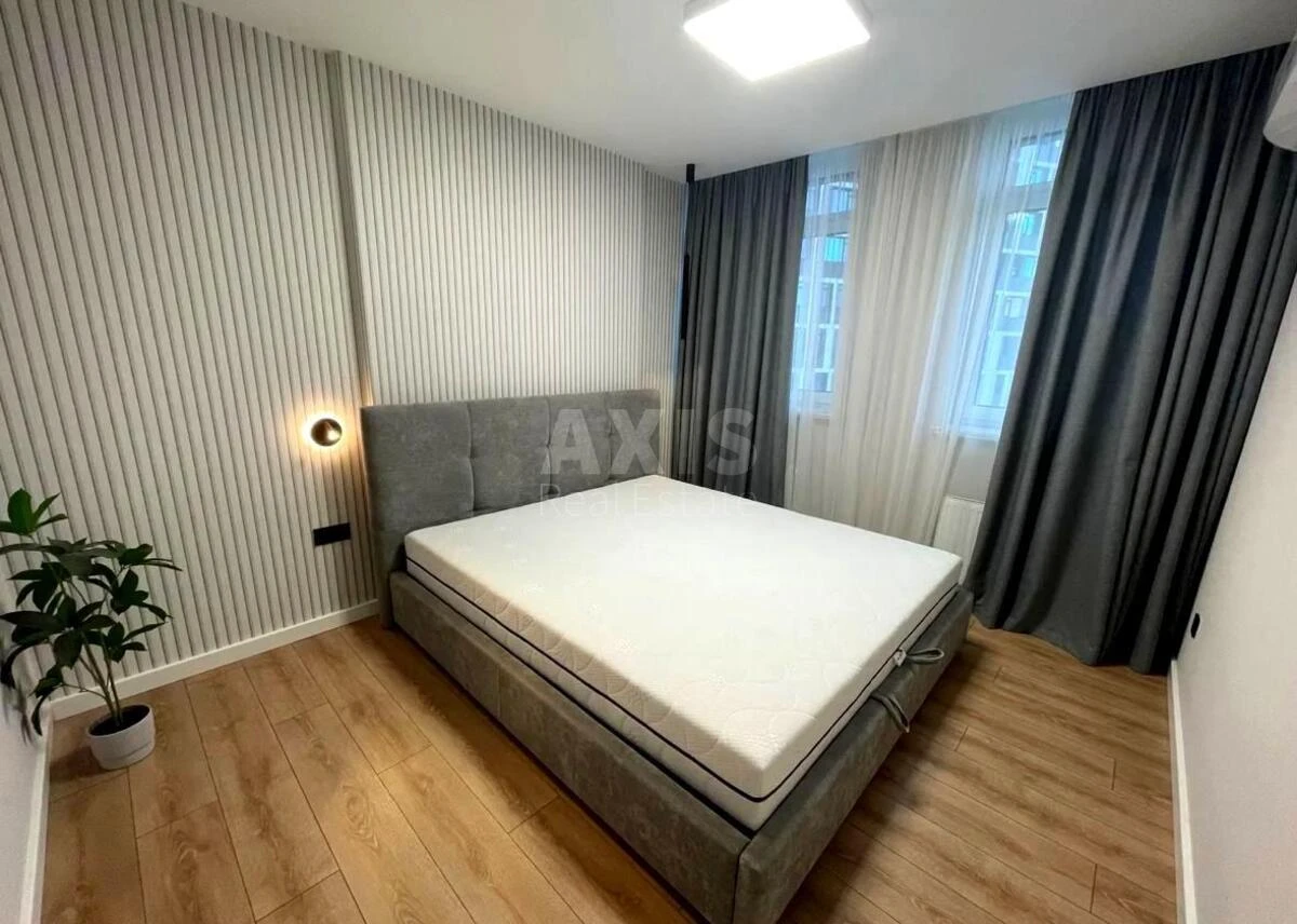 1k apartment pr-t Berestejskij 11679063