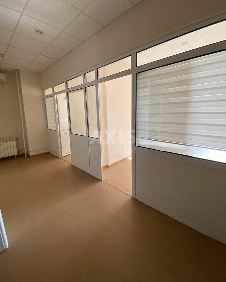 Office vul. Lypkivs'kogo Vasylja Mytropolyta 45, 272m2713600