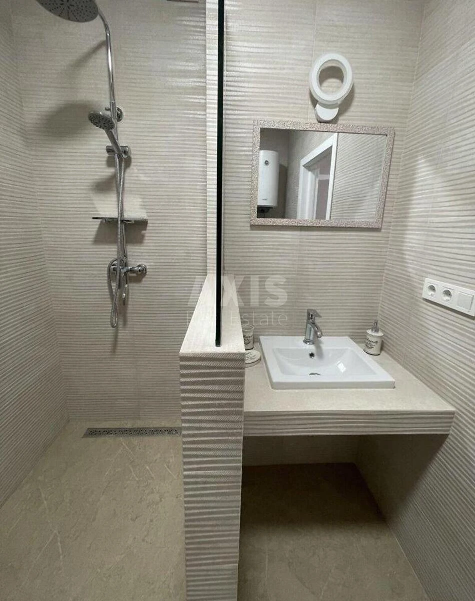 1k apartment vul. Revuc'kogo 40В6976012