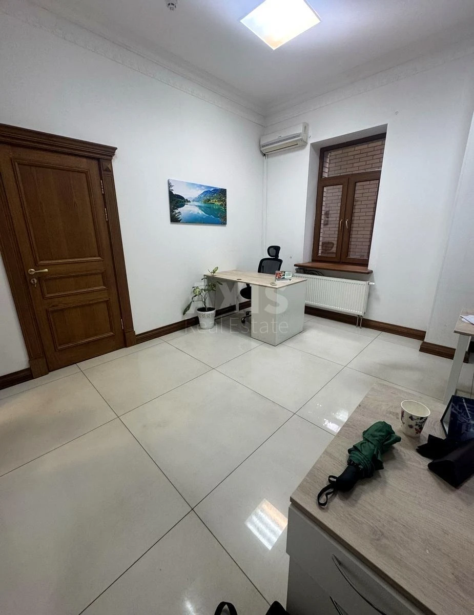 Office vul. Zhyljans'ka 72, 750m27051011