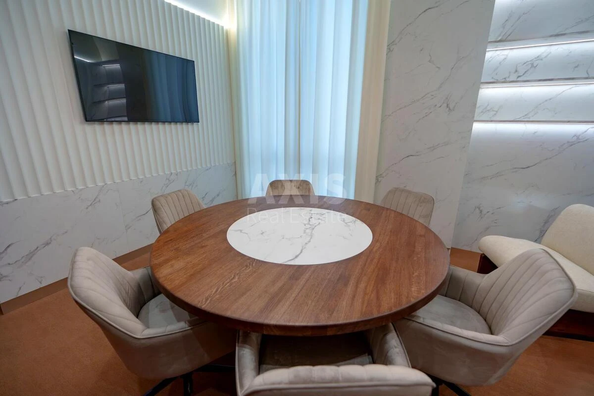 Office pr-t Berestejskij 42, 220m26792020