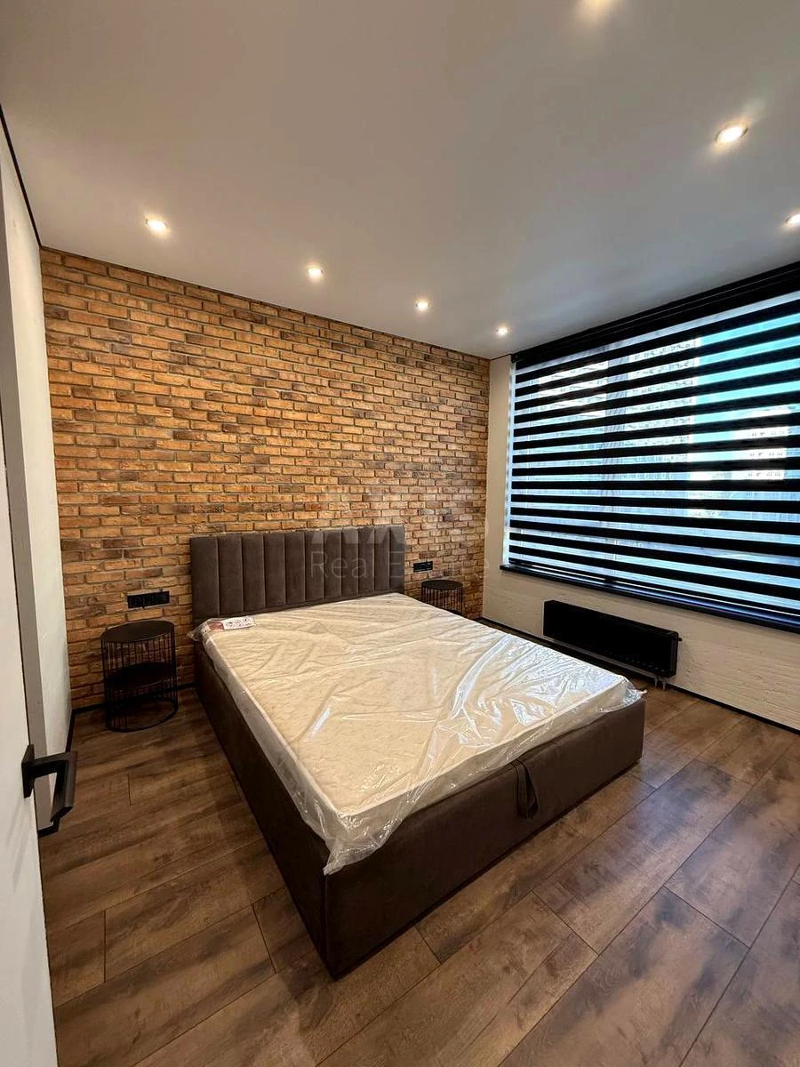 2k apartment nab. Dniprovs'ka 15Е6898818