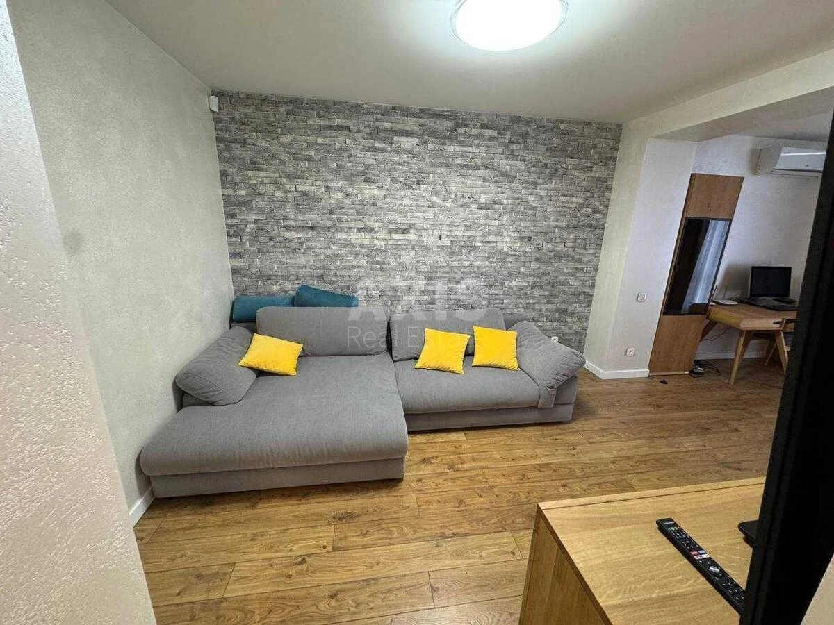 2k apartment vul. Radystiv 32690623