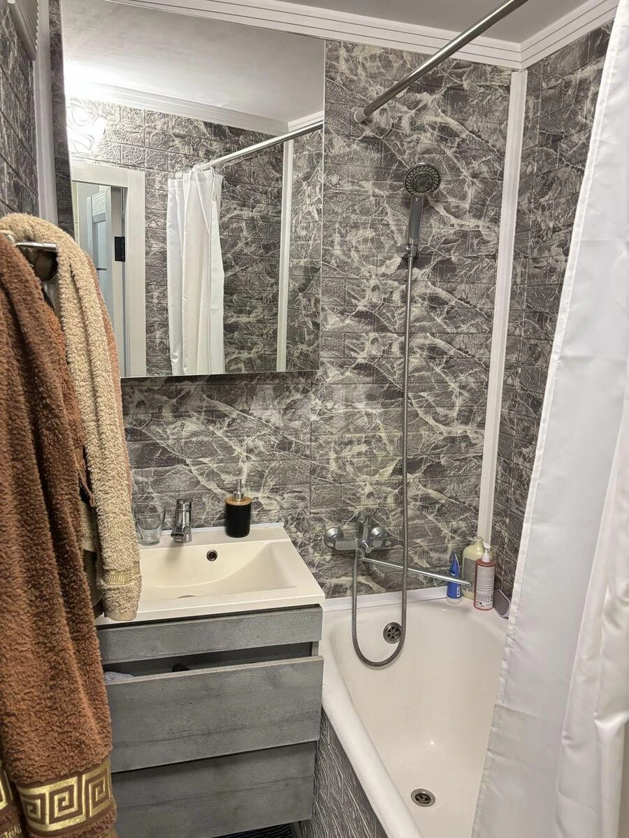 2к квартира ул. Вахтанга Кикабидзе 15А696564