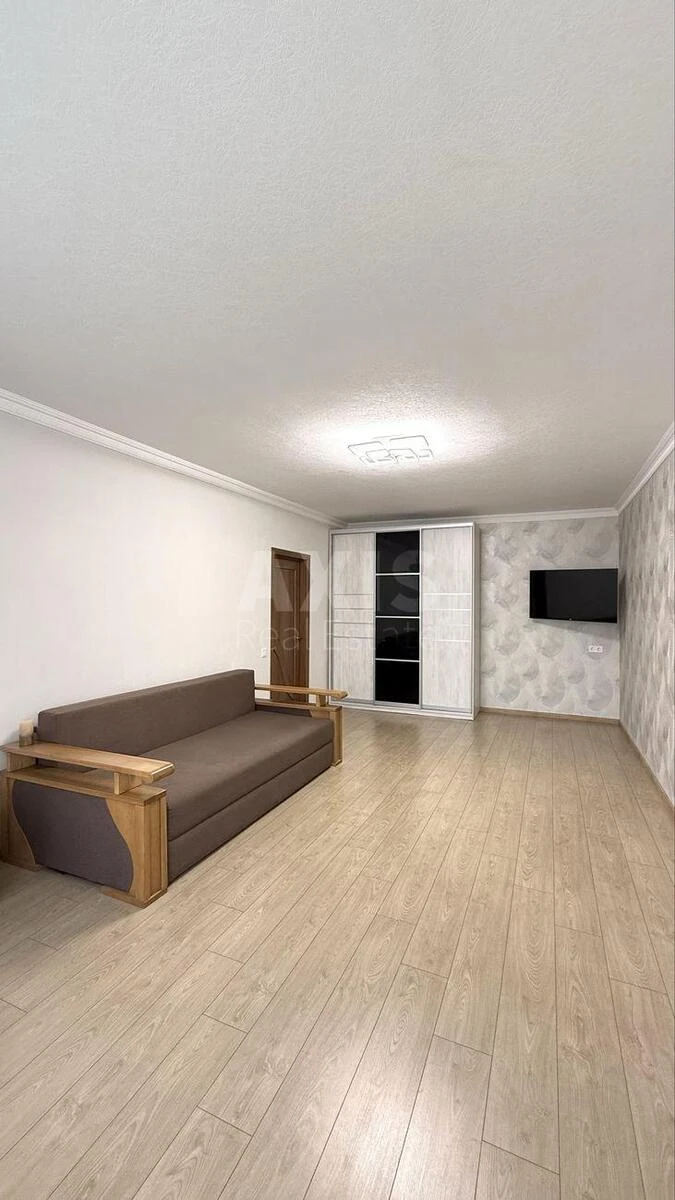 2k apartment vul. Hmel'nyc'ka 10700872